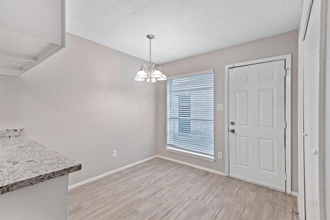 Foto del edificio - 507 Whippoorwill Dr