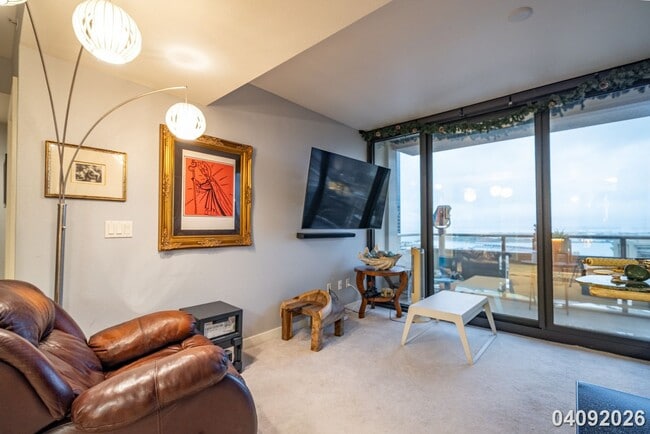 Building Photo - High-Rise Living in the Heart of Kaka?ako – 2 Bed, 2 Bath