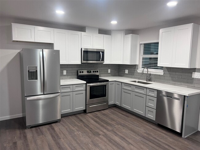 Foto del edificio - 15530 Towerwood Dr