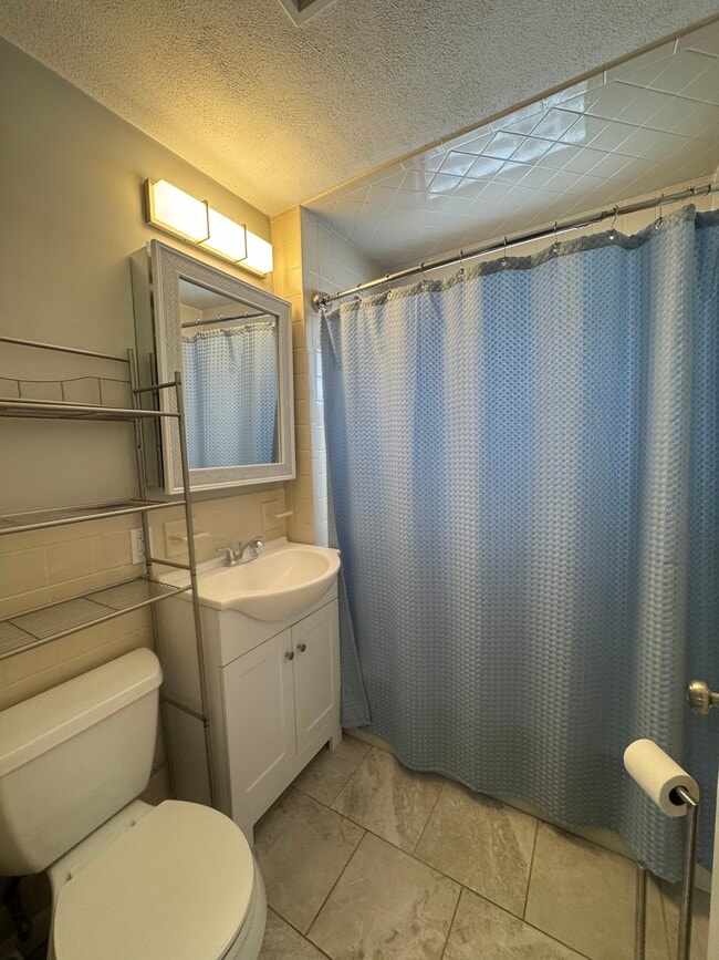 Foto del edificio - 100 Capen St