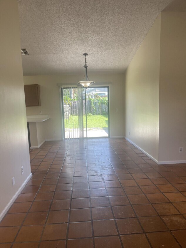 Foto principal - 6087 Kendrick St