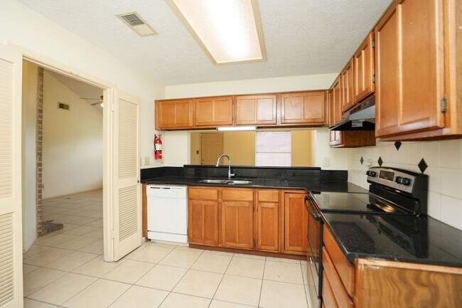 Foto del edificio - 8215 Summer Quail Dr