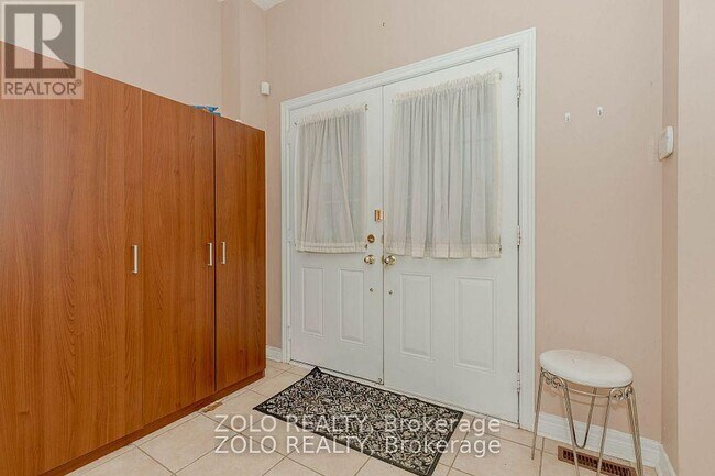 Building Photo - 30 Tatra Crescent