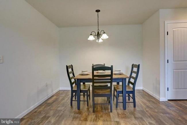 Foto del edificio - 706 Farmwood Ln