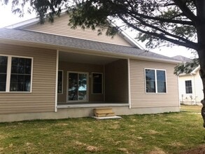 Building Photo - 10 Backwater Ct