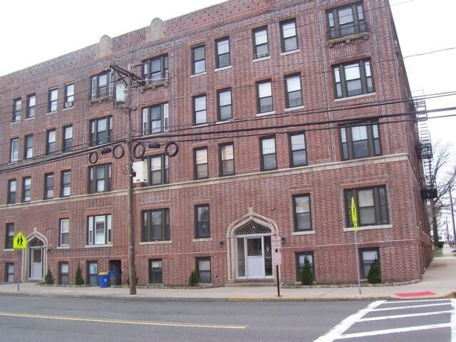 Primary Photo - 28 E Palisades Blvd