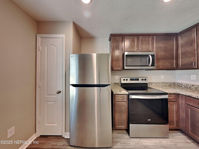 Building Photo - 42 Rickenbacker Dr