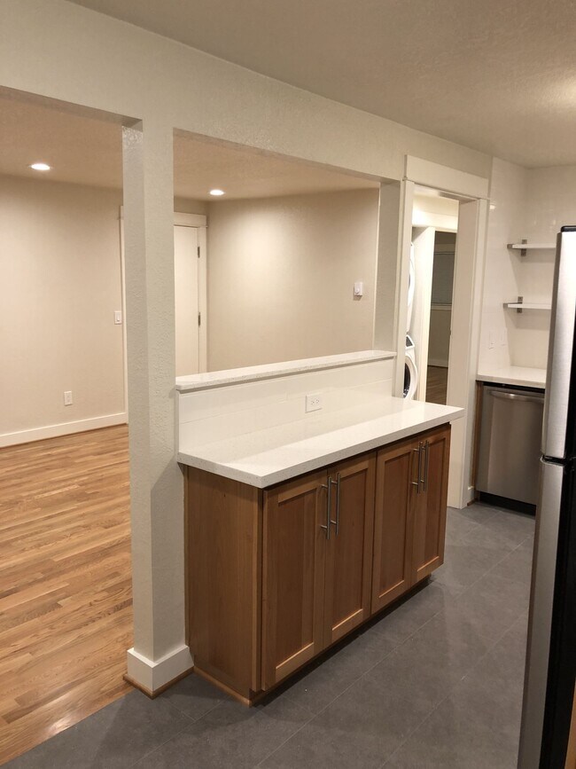 Foto del edificio - Juneau University Court Storage-W/D-Parking-Pets