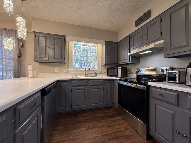 Building Photo - 505 Westbrook Dr