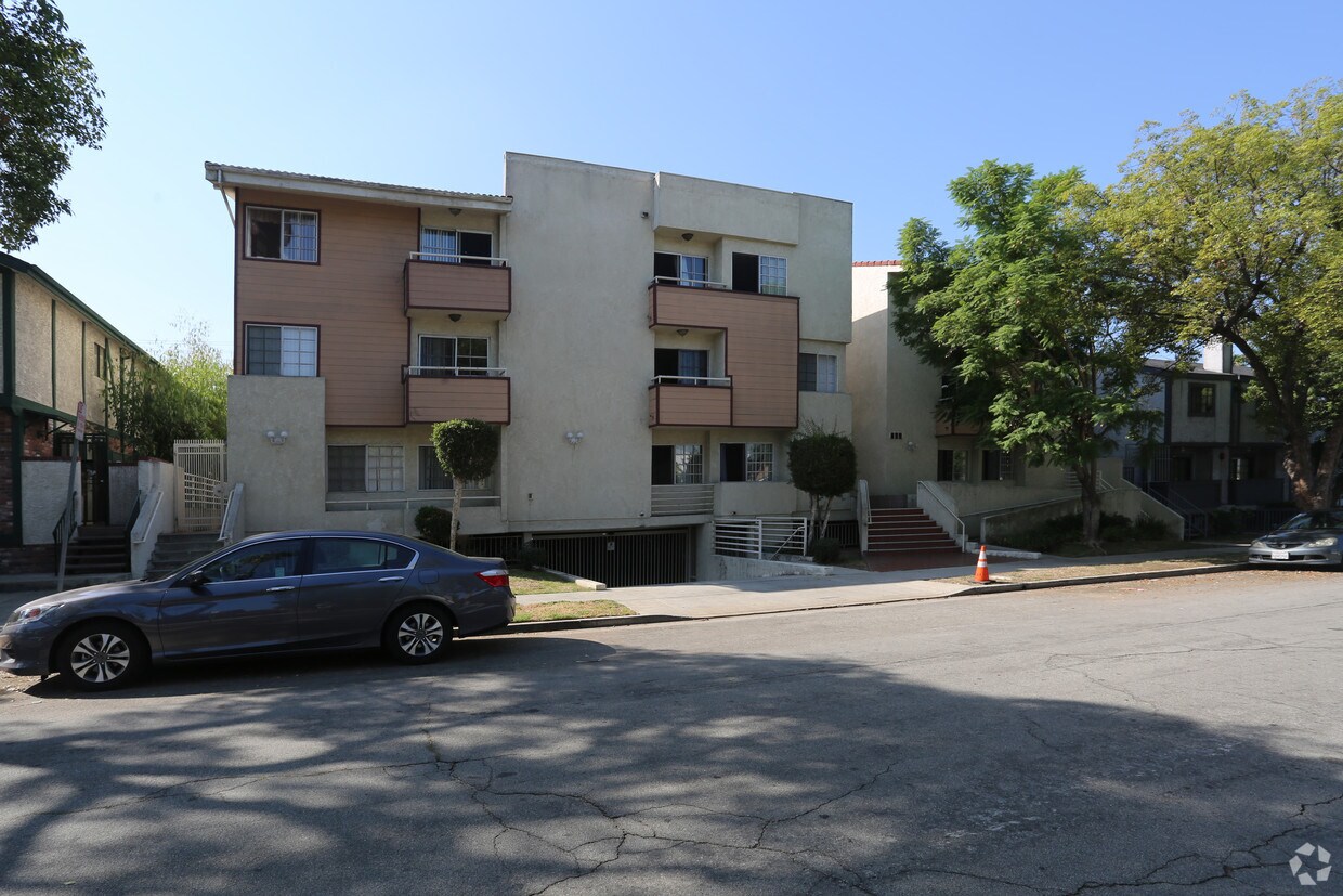 Building Photo - 456 Myrtle St