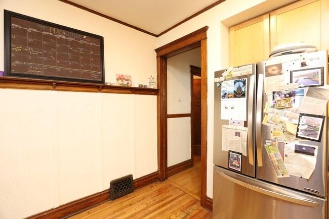 Building Photo - 2774 N Kenmore Ave