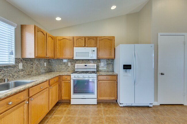 Foto del edificio - Single story 3 bedroom home in a lovely NW...