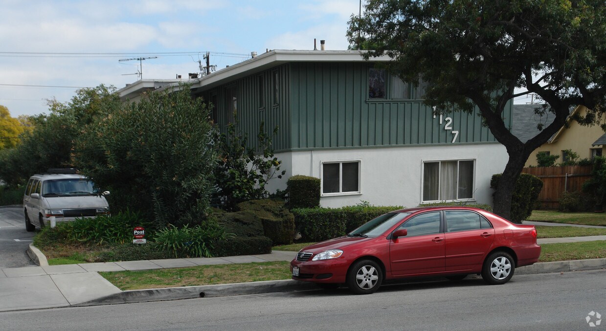 Building Photo - 1127 Huntington Dr
