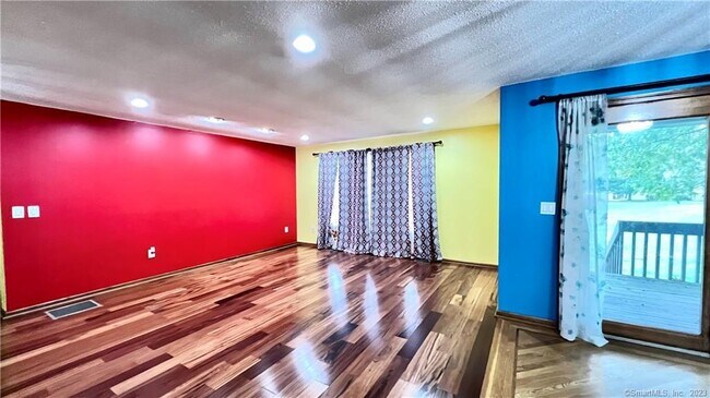 Building Photo - 25 Arthur Dr