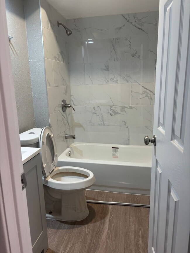 Foto del edificio - 1121 Woodcrest Dr