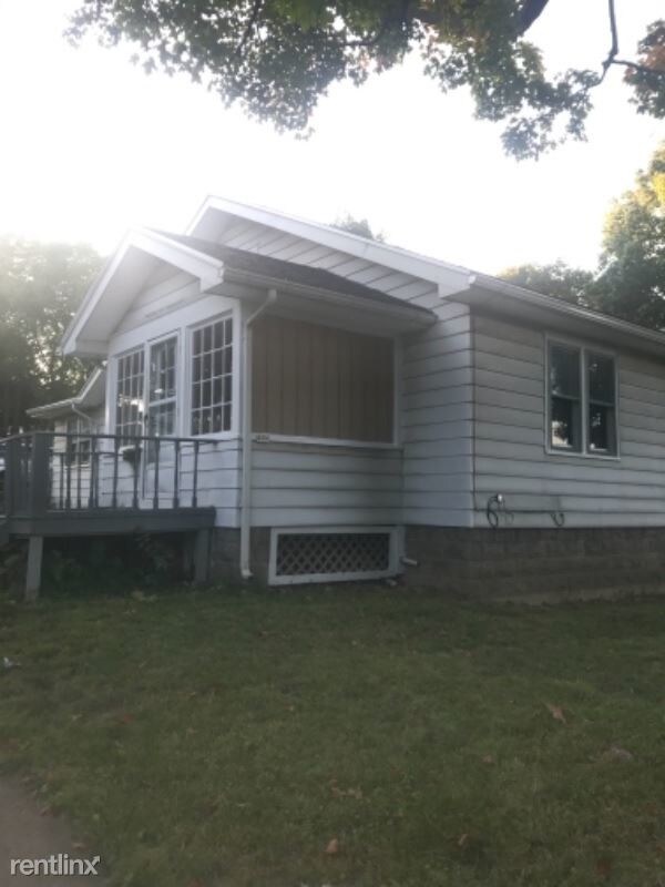 Primary Photo - 4 br, 1 bath House - 230 s Main st