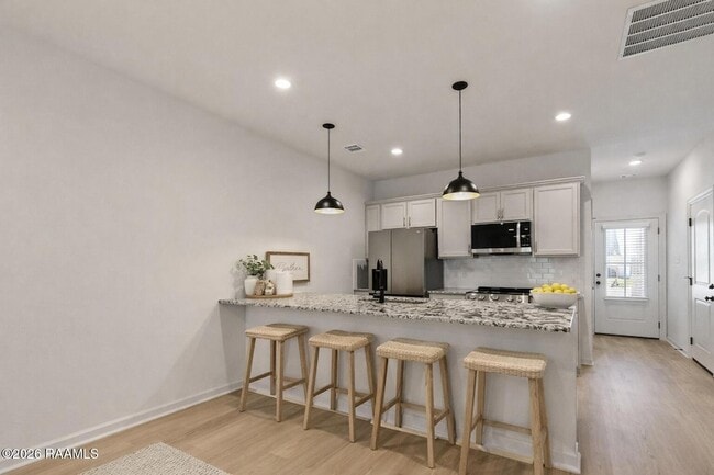 Foto del edificio - 606 Guillot Rd