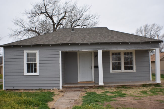 Building Photo - 3806 S Taylor