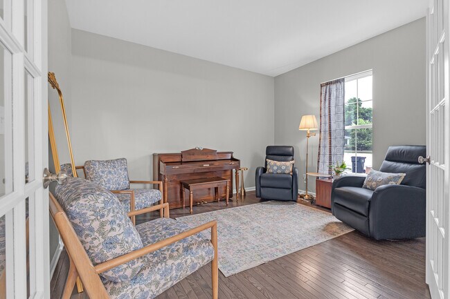 Foto del edificio - 16W674 Hawthorne Ct
