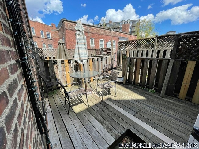 Building Photo - 1406 Beacon St