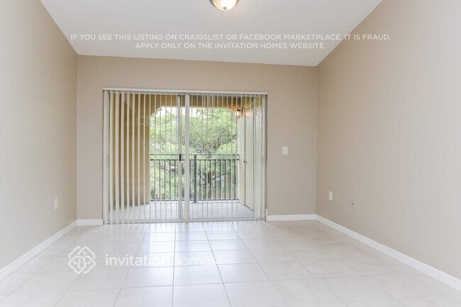 Foto del edificio - 2427 Centergate Dr