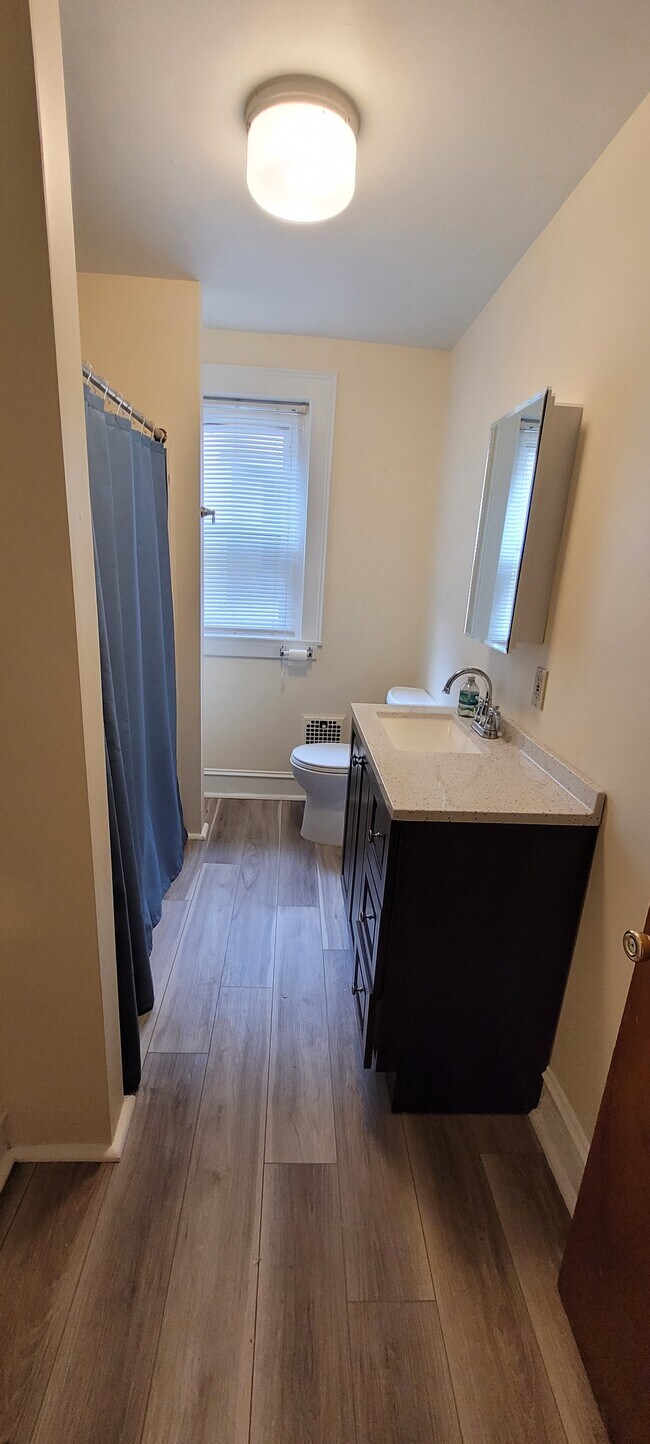 Baño - 831 Haddon Ave
