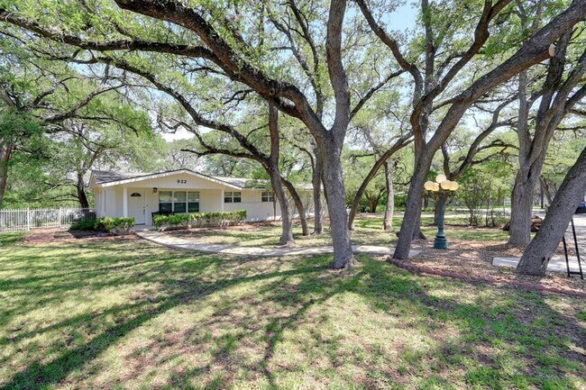 Foto del edificio - 922 Oak Ln