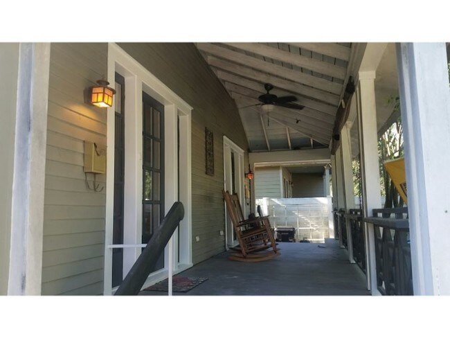 Foto del edificio - 5623 Woodlawn Pl