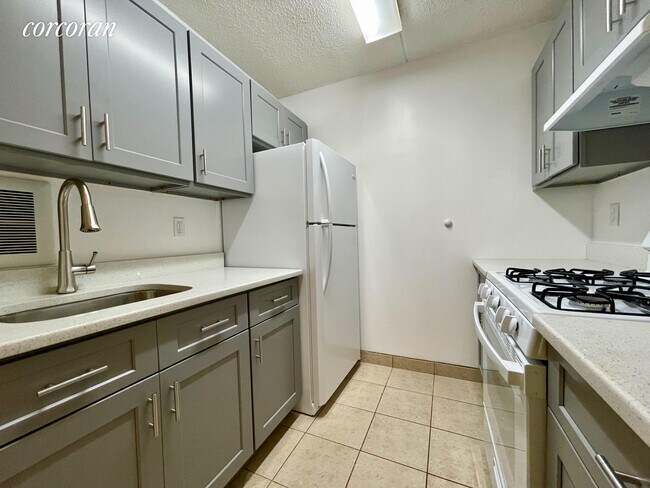 Building Photo - 177 Eldert St