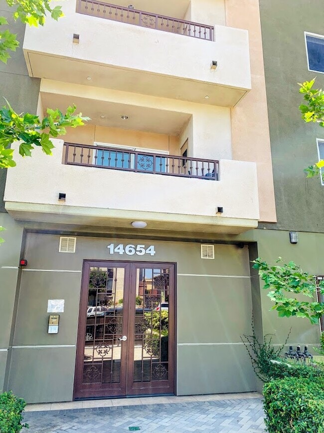 Building Photo - 14654 Nordhoff St