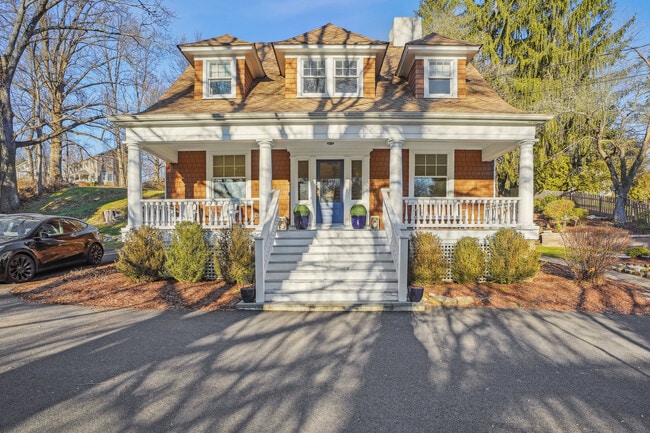 Building Photo - 155 Claremont Rd