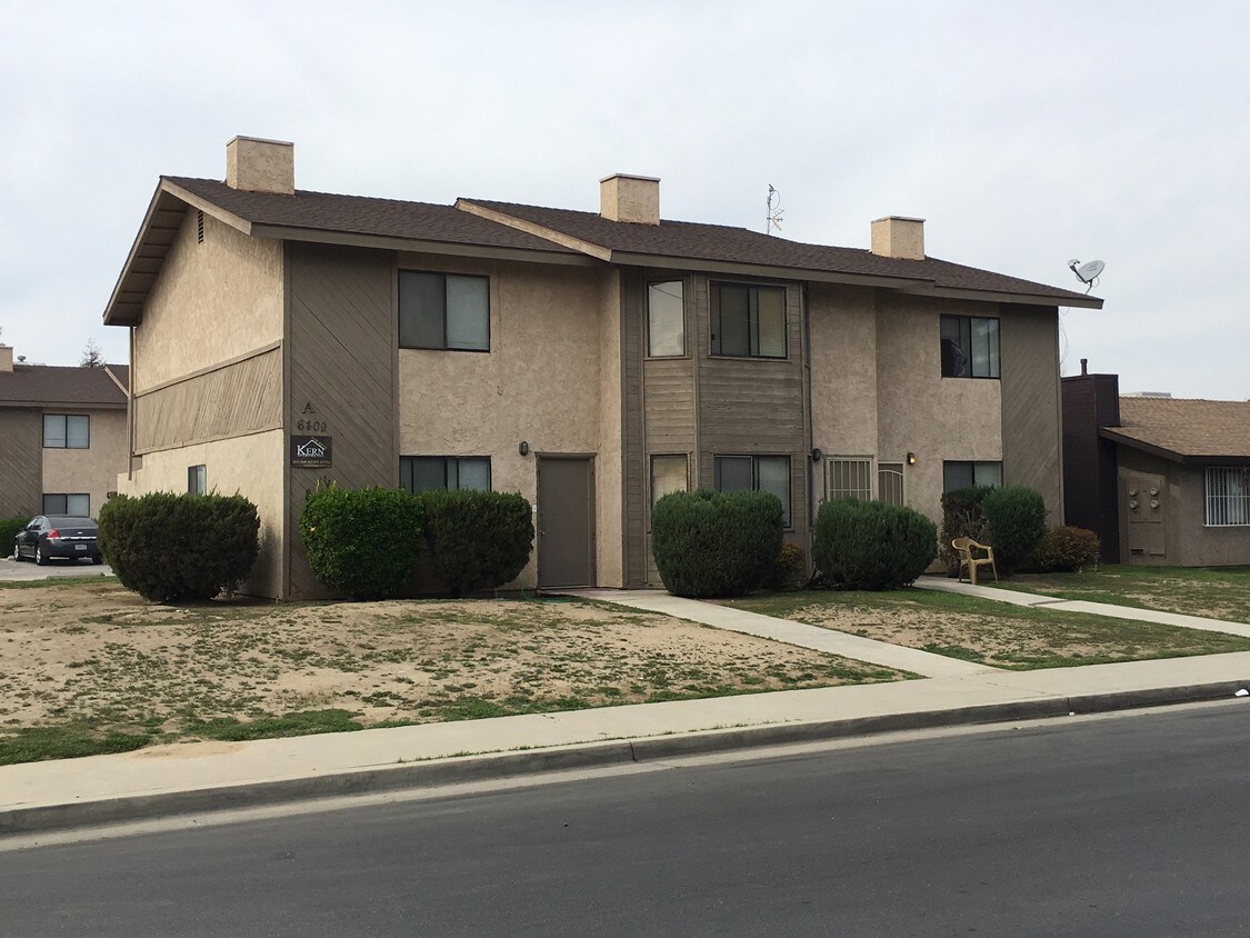 Foto principal - 6409 Castleford St