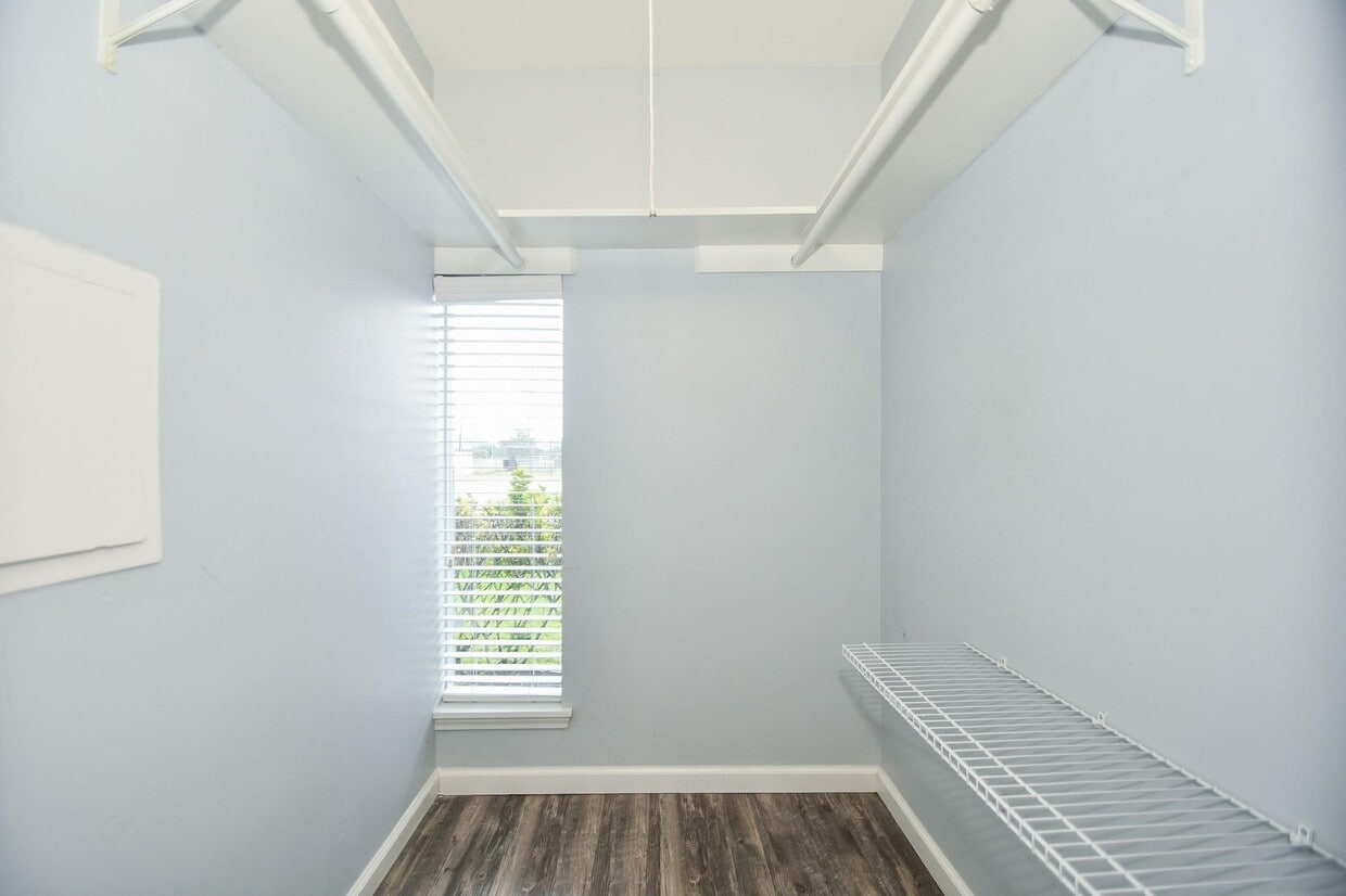 Building Photo - 12927 Westmere Dr