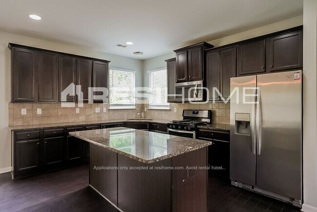 Foto del edificio - 4020 Tarnwood Place