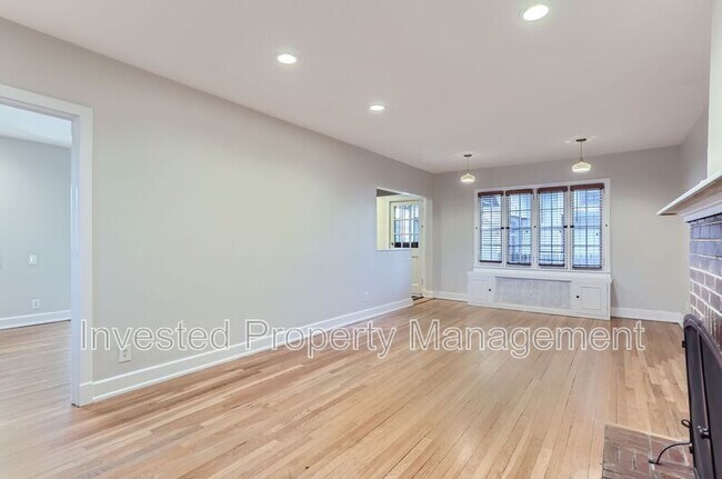Foto del edificio - 1705 E 5th Ave