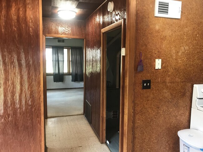 Building Photo - 598 Pleasant Ave