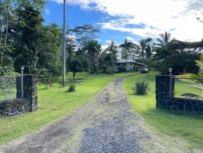 Building Photo - Available Now | Furnished 2BD/1BA Home in Hawaiian Paradise Park