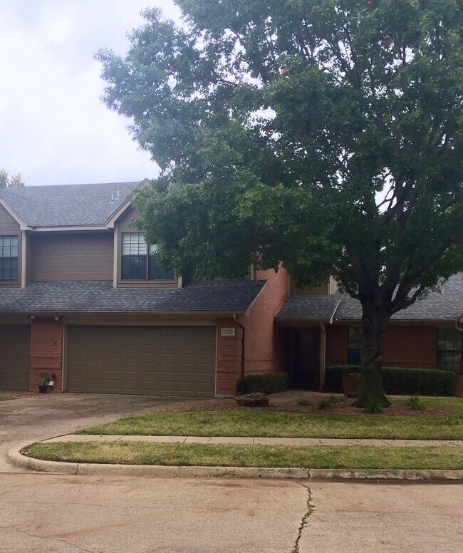 Building Photo - 129 Wildwood Ct