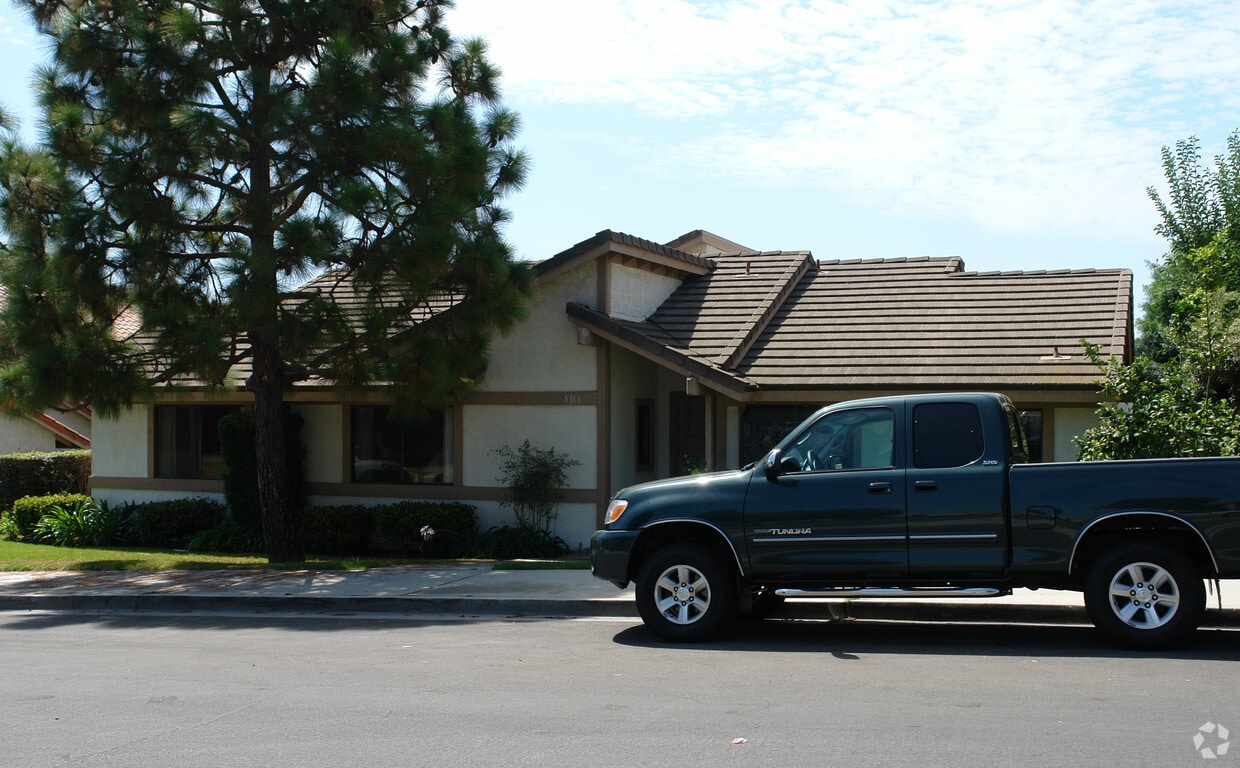 Building Photo - 5166 Dunbar Ave