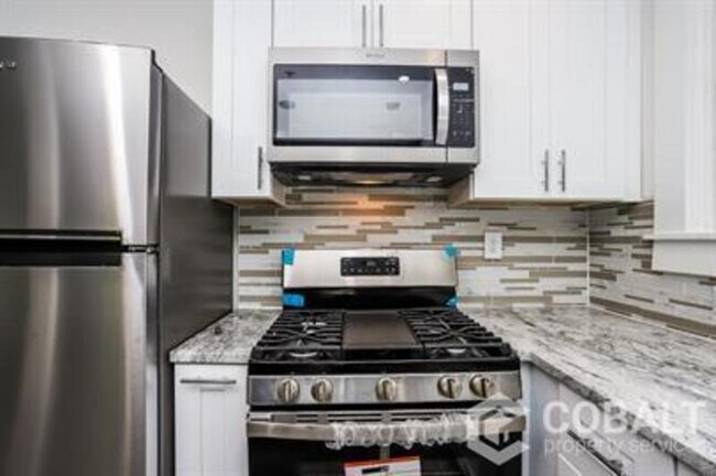 Foto del edificio - 678 Moreland Ave NE