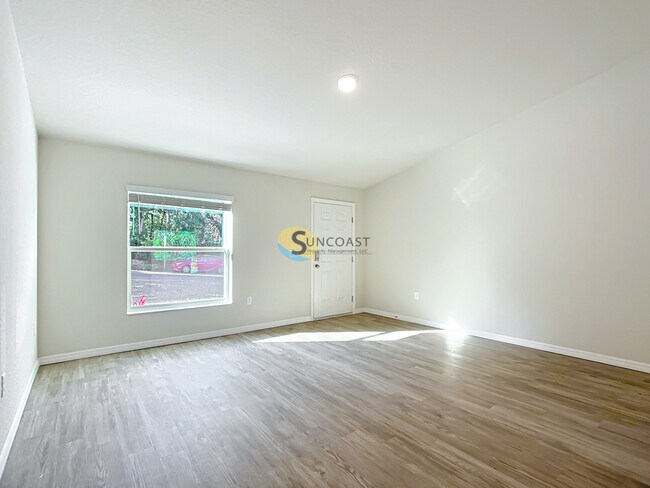 Building Photo - Your Dream Home Awaits - 3BR/2BA with Stor...