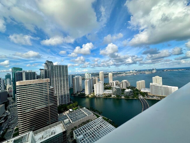 Foto del edificio - 950 Brickell Bay Dr