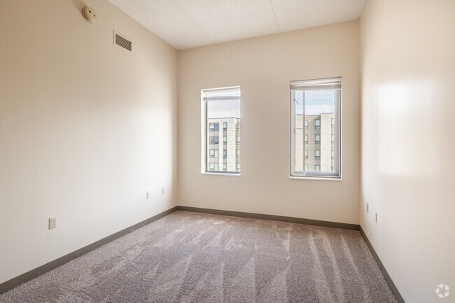 2BR, 1BA - 900SF - Bedroom - Center City Apartments