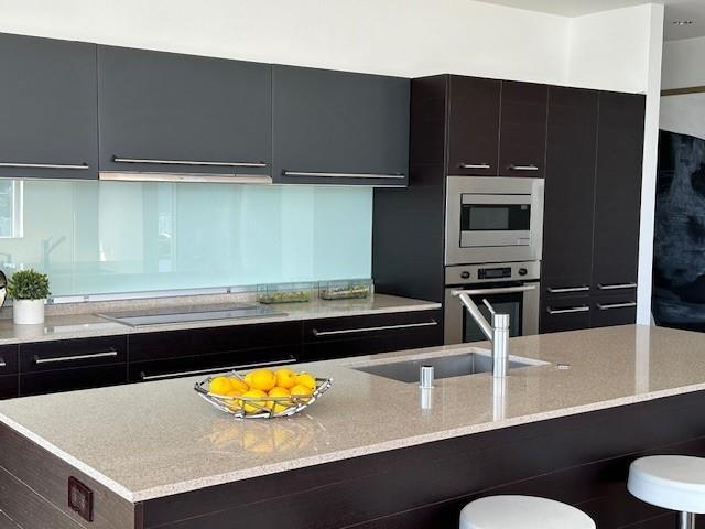 Foto del edificio - 2408 Victory Park Ln