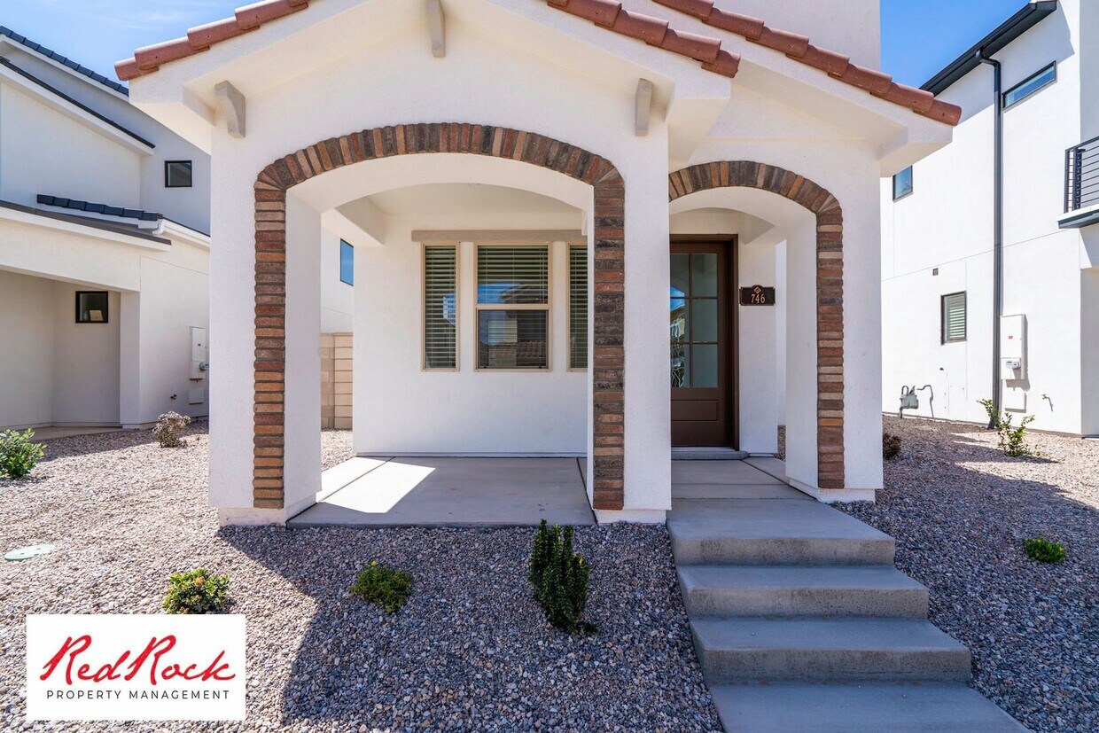 Foto principal - BEAUTIFUL HOME in Desert Color!
