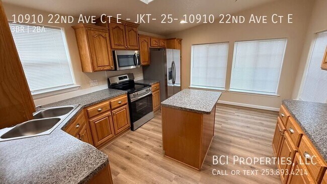 Building Photo - 10910 22nd Ave Ct E