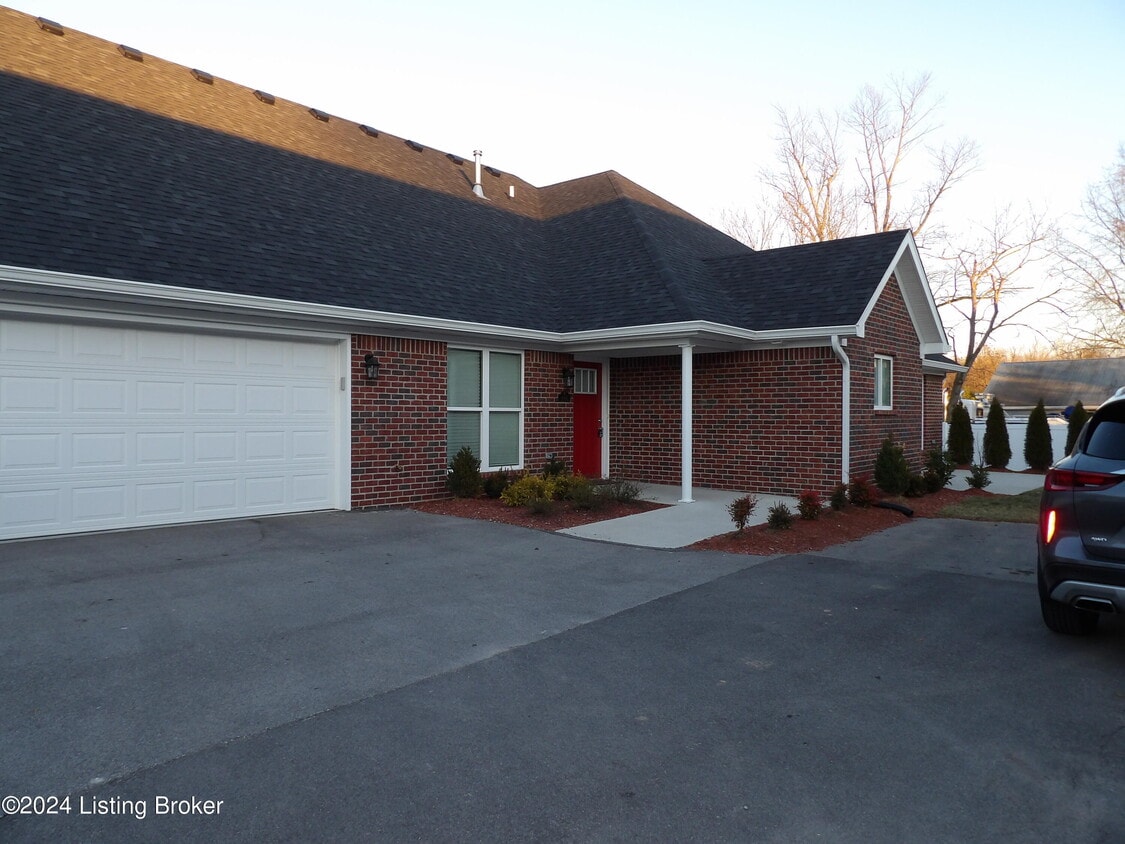 Primary Photo - 406 Eagle Pointe Dr