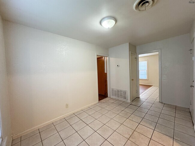 Building Photo - 1612 Hursh Ave