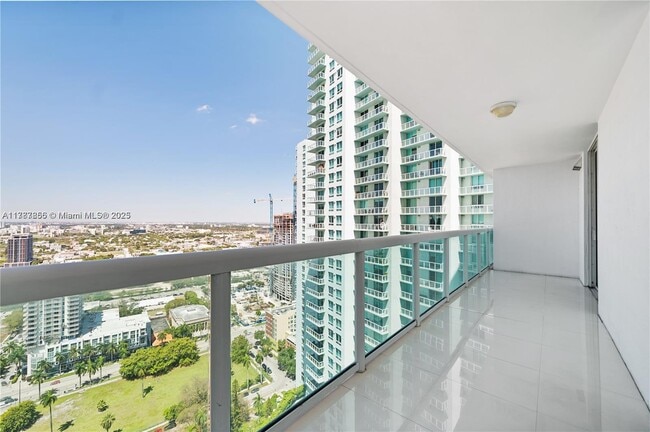 Building Photo - 1800 N Bayshore Dr