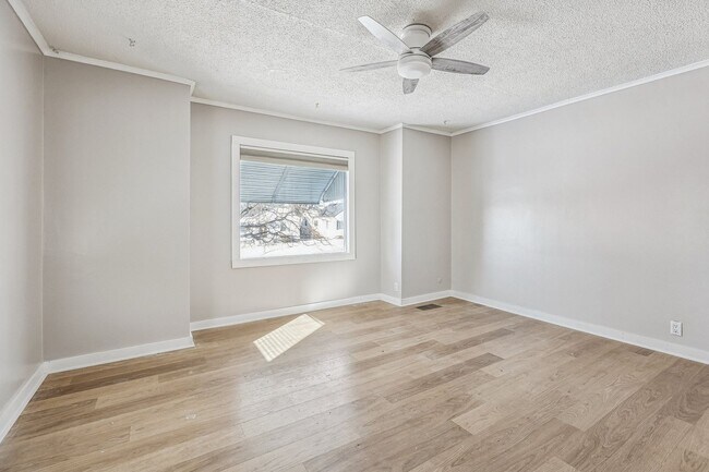 Building Photo - Cozy 2 Bedroom with Ample Parking & Outdoor Storage!!
